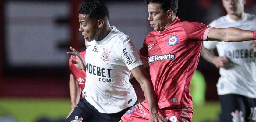 Corinthians x Argentinos Juniors se enfrentam na Neo Química Arena