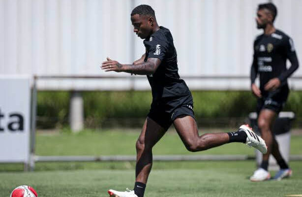 Diego Palacios, lateral do Corinthians, não atua desde o fim de janeiro