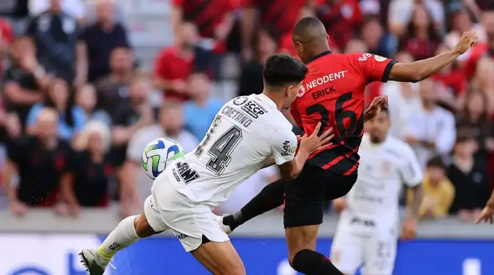 Athletico-PR x Corinthians se enfrentam pelo Brasileirão