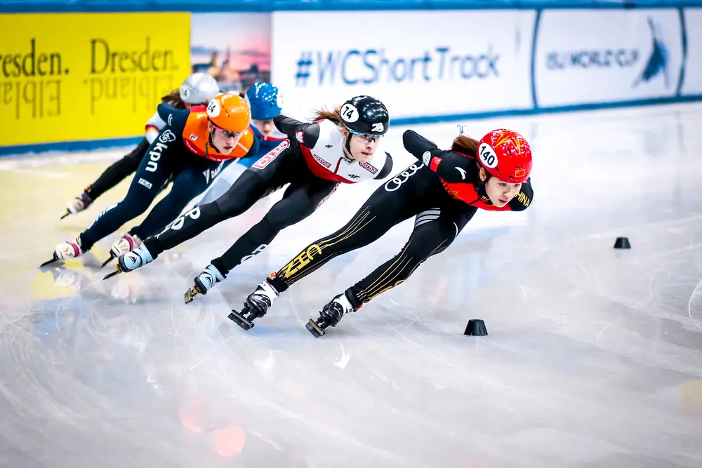 Short track speed skating rules: skates, ice and more 2 Regras da patinação de velocidade em pista curta