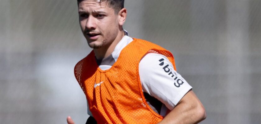 Rodrigo Garro volta ao time titular do Corinthians contra o Inter