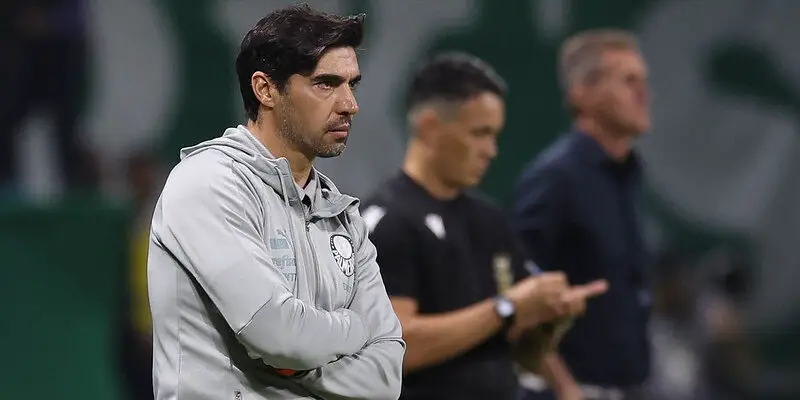 Abel Ferreira pede desculpas após declarações consideradas xenofóbicas