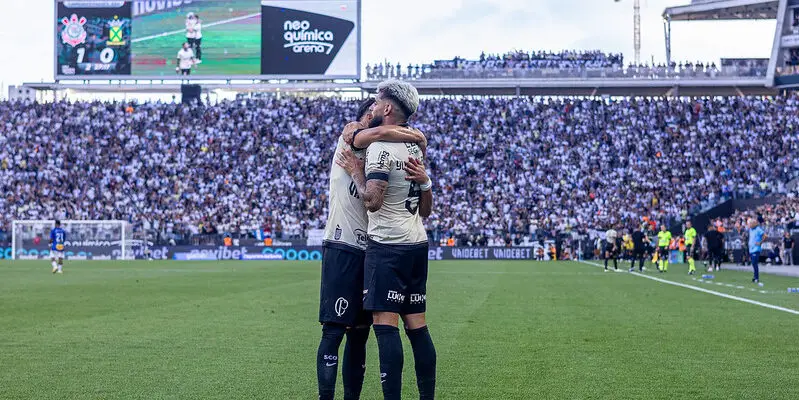 Corinthians x Vitória duelam na Neo Química Arena