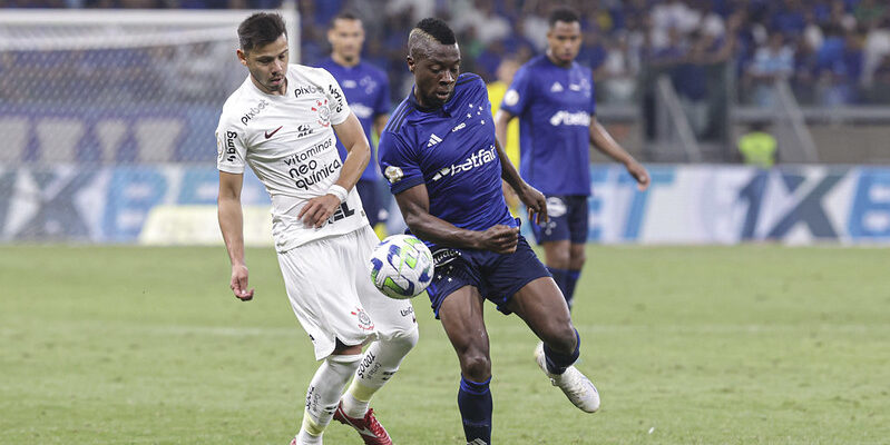 Cruzeiro x Corinthians medem forças