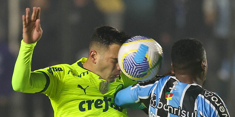 Grêmio vence o Palmeiras e sai do Z-4 do Brasileirão