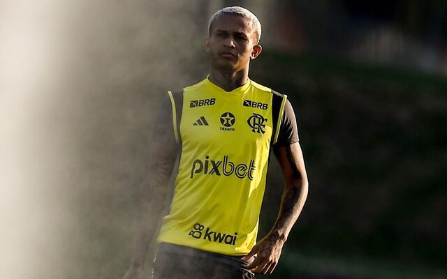 Flamengo amplia vínculo de Wesley