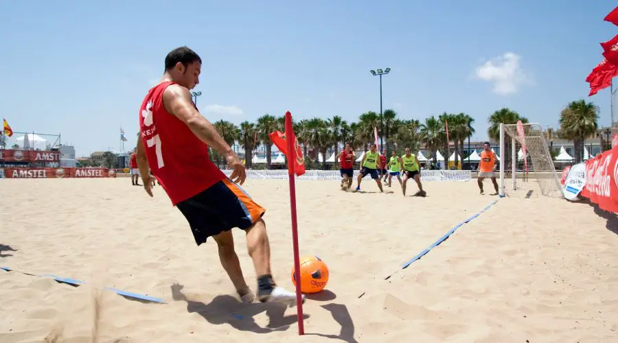 Beach soccer positions: pivot, midfield and more 3 what are the football sand positions