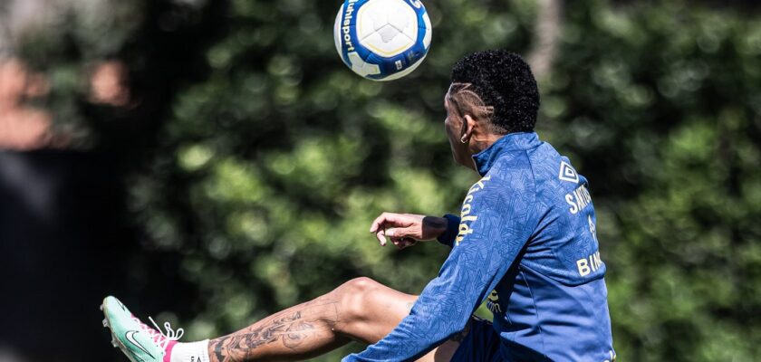 Santos relaciona Billy Arce contra o Avaí