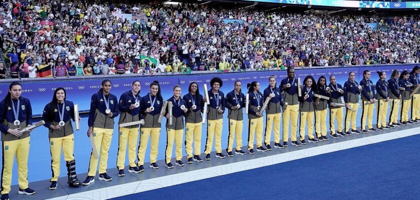 Seleção brasileira de futebol feminino é prata das Olimpíadas 2024