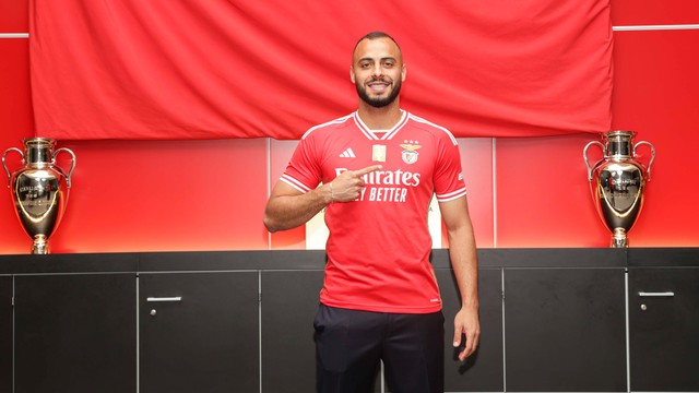 Corinthians inicia conversas para contratar Arthur Cabral, do Benfica. Divulgação