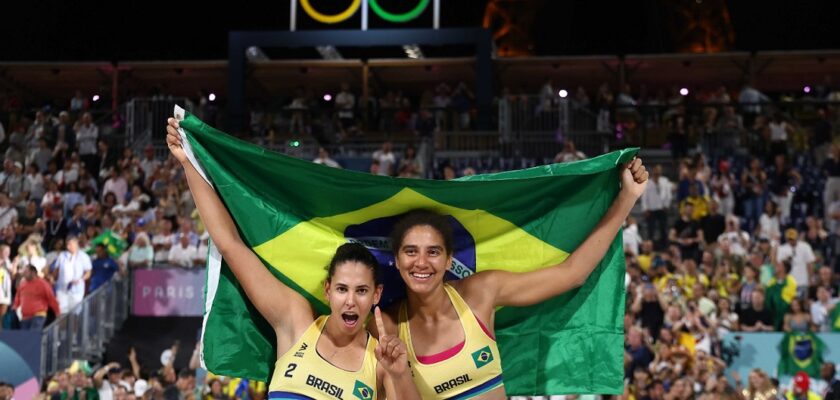 Ana Patrícia e Duda levam o ouro no vôlei de praia nas Olimpíadas 2024