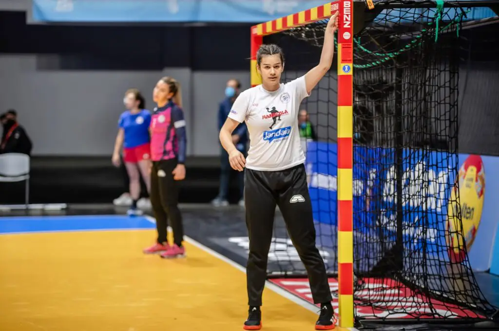 Best female handball goalkeepers in Brazil today 2 best female handball goalkeepers in Brazil today
