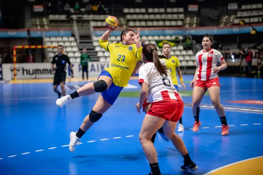 The best female handball pivots in Brazil today 2 best female handball pivots in Brazil today