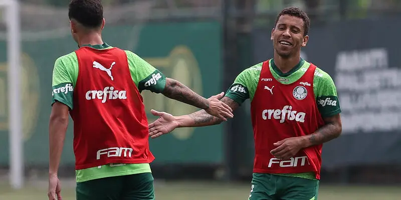 Palmeiras inicia tratativas para renovação de contrato do lateral Marcos Rocha