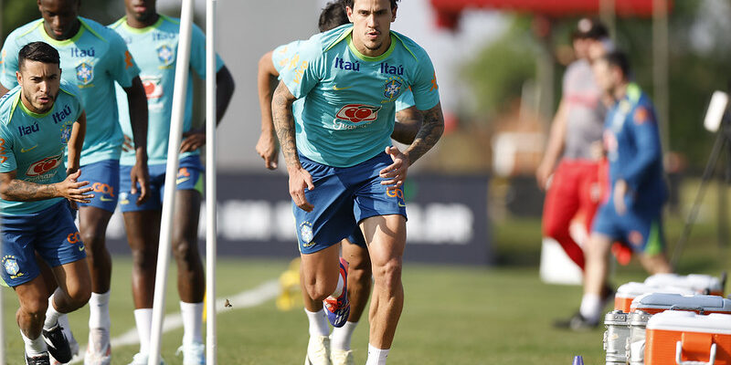 Pedro, do Flamengo, sofre grave lesão em treino da seleção brasileira