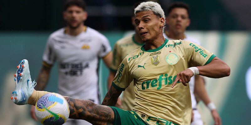 Richard Ríos desfalca o Palmeiras contra o Atlético-MG