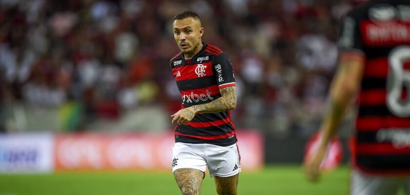 Everton Cebolinha evolui em tratamento de lesão no Flamengo