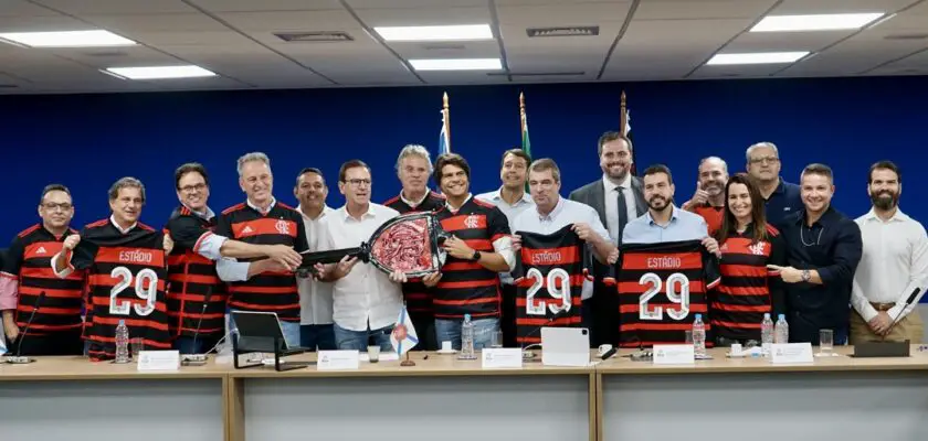 Flamengo assina termo de posse do terreno do Gasômetro