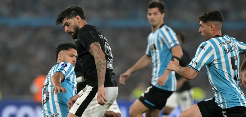 Racing e Corinthians se enfrentaram pela Sul-Americana