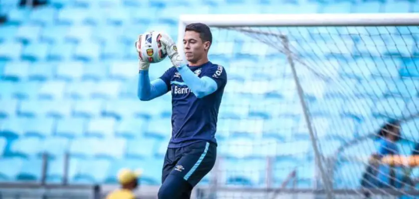 Brenno, goleiro do Grêmio, deve vestir a camisa do Fortaleza em 2025