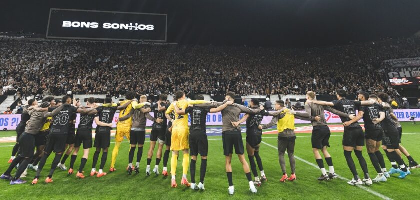 Corinthians fica mais longe da zona do rebaixamento no Brasileirão