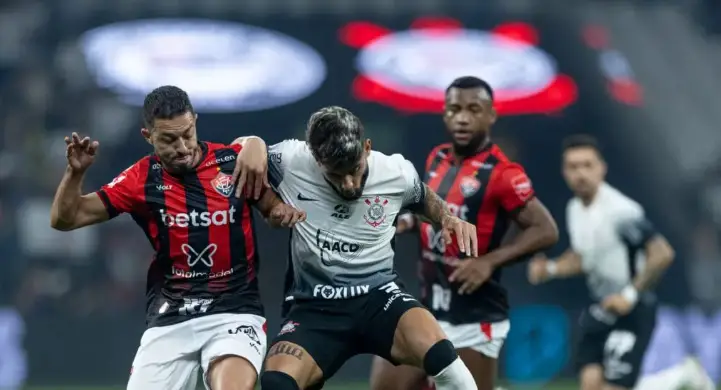 Corinthians enfrenta o Vitória fora de casa